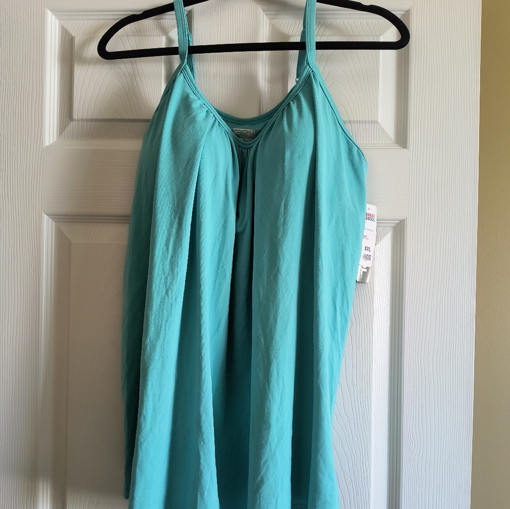 NWT 32 degrees built in bra tank.